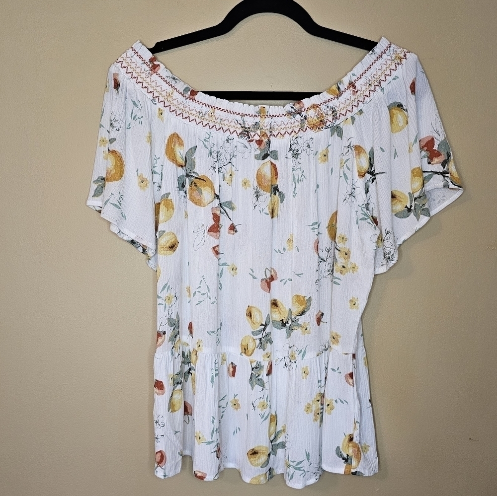 Nwt Maurices Fruit print Peplum top Size Small